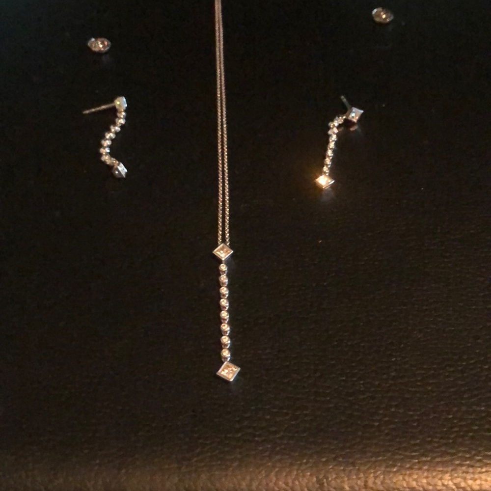 Tiffany’s white gold necklace with earrings